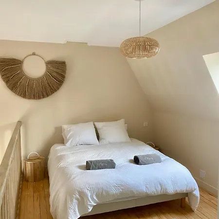 Agora A 100 M De La Semesterbostad *